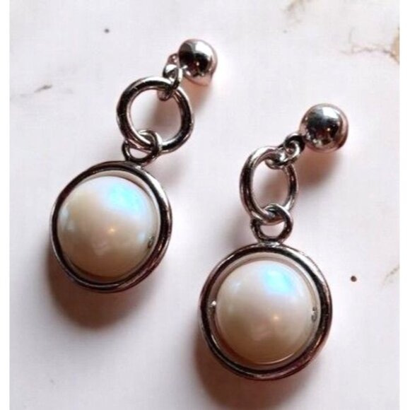 Vintage‎ Avon Dimensional Drop Earrings Silver Tone Hoops Pierced Dangle 1993 - Picture 1 of 6